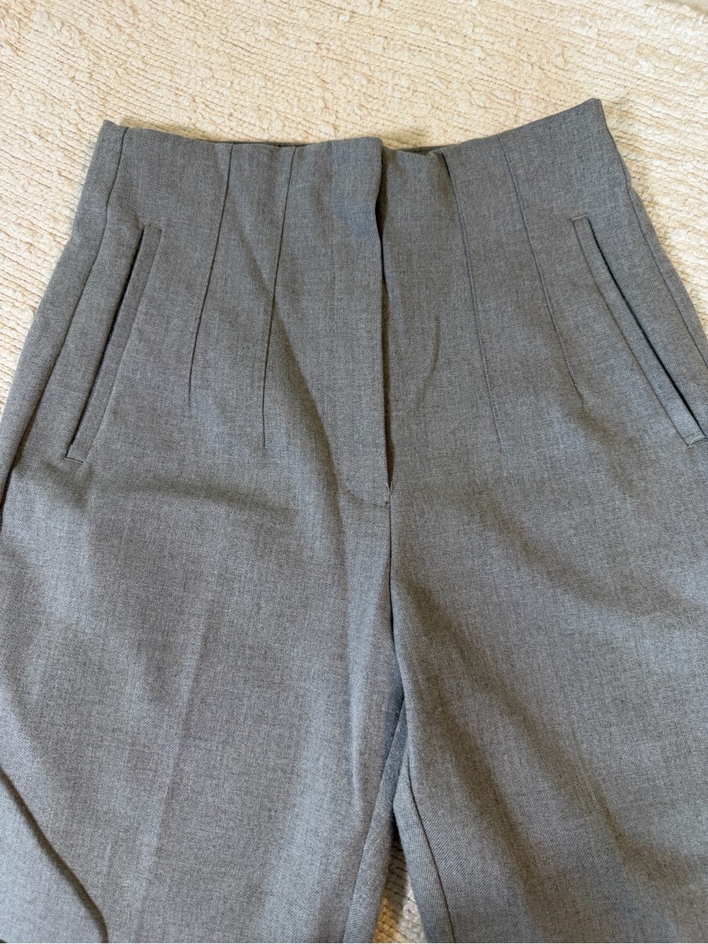 Zara Women's Gray Cropped Dress Pants - High Waist Detailing